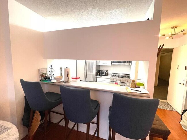 2 S End Ave Unit 8J