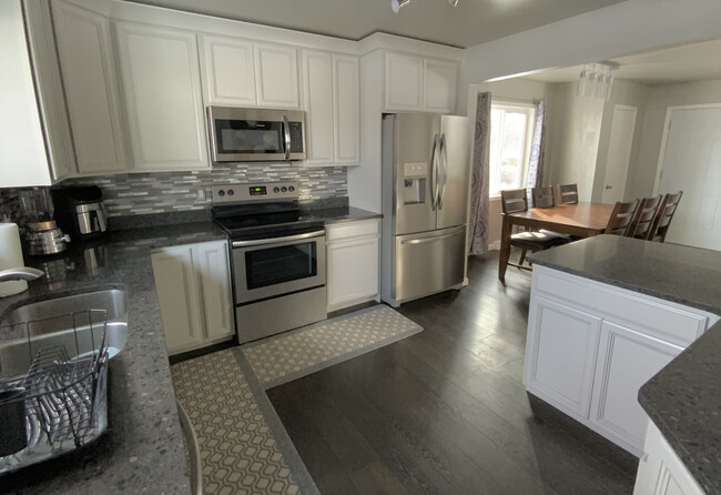 Open-concept - 237 Fair Park Dr Casa