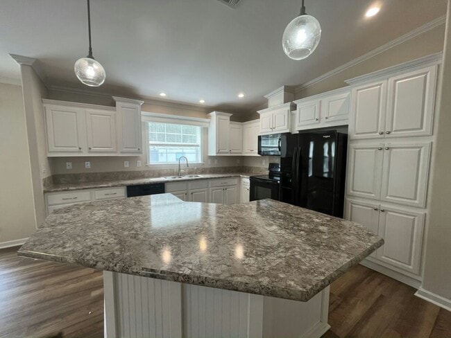 Photo - 115 Poinsettia Dr