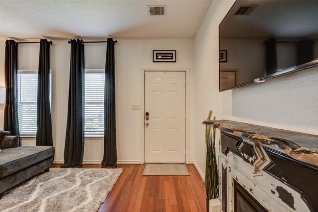 Photo - 1815 Lewis St