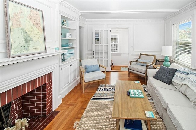 28 W Narragansett Ave
