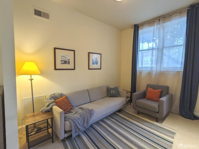 Building Photo - 645 Hampshire St Rental