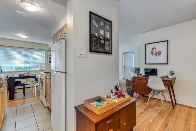 Building Photo - 1985-1985 W 8th Ave Unit 101