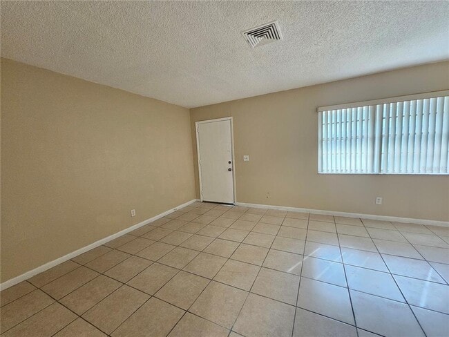 Photo - 201 Northwest Jefferson Cir N Unit 9