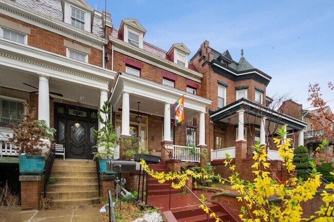 Front of House - 821 Randolph St NW Unidad 2
