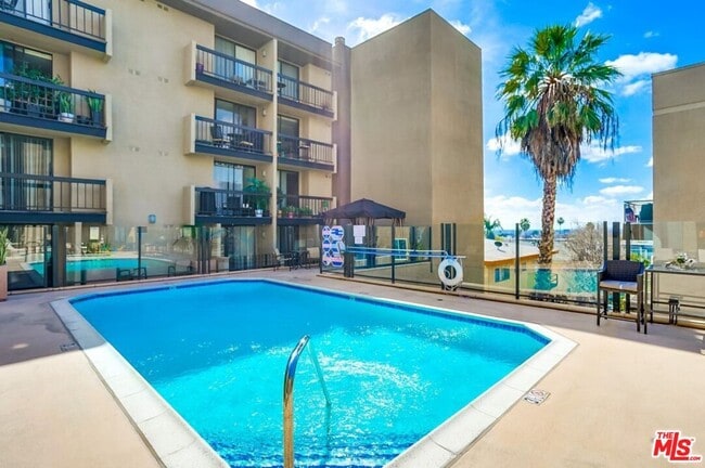 Photo - 7320 Hawthorn Ave Unit 203