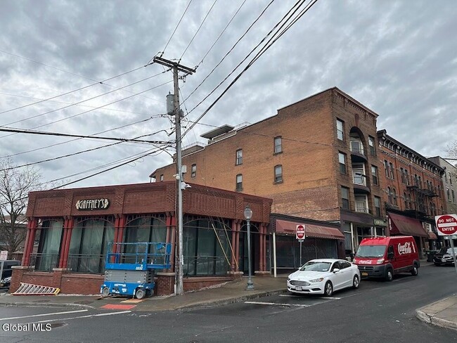 Building Photo - 16 Caroline St Unit 5