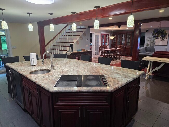 Photo - 913 Pleasant Valley Rd