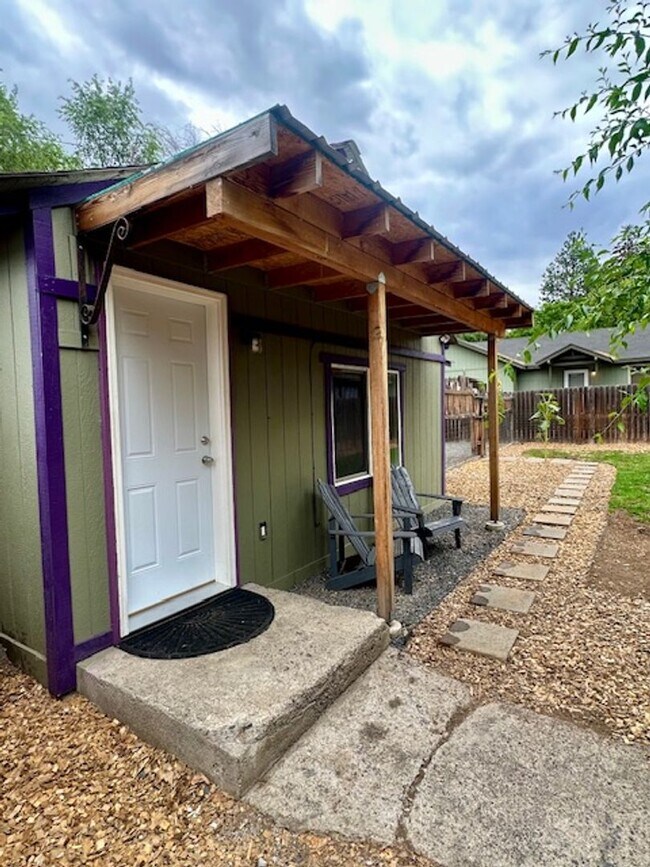 Photo - Great one bedroom unit in mid-town! A mus... House