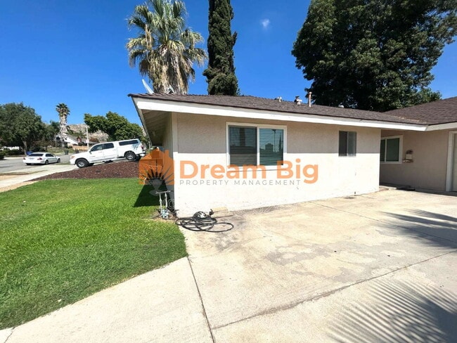 Building Photo - 3152 Newell Dr Rental