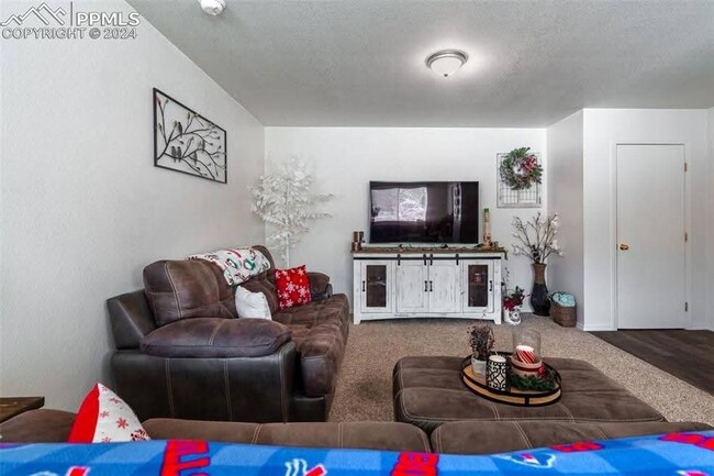 Photo - 1002 Ussie Ave