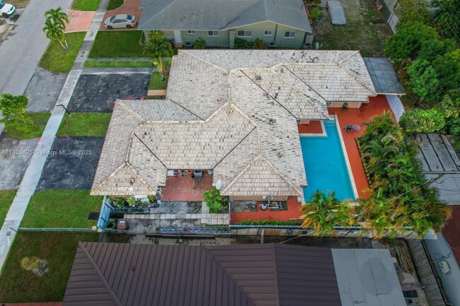 Photo - 326 E 34th St Casa
