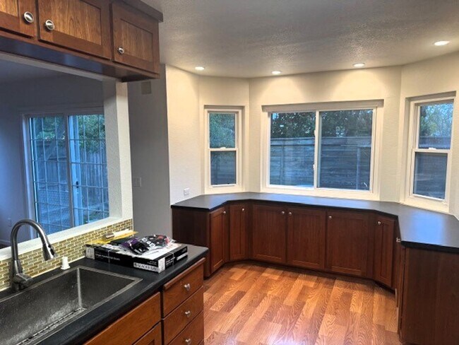 Photo - Beautifully Refreshed Home in a Family Nei...