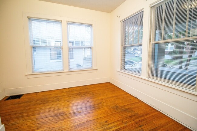 Photo - 4bed/2bath House right Downtown!!
