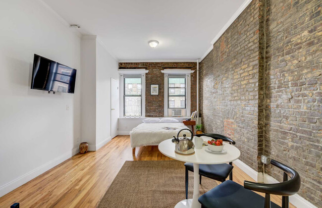 Building Photo - 118 E 102nd St Rental