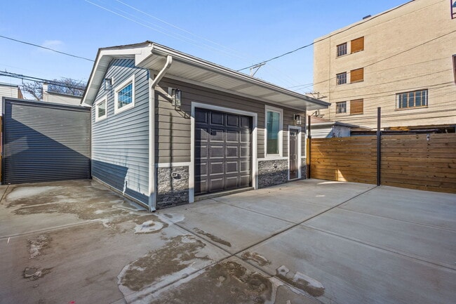 Photo - 3934 N Sawyer Ave Unit B