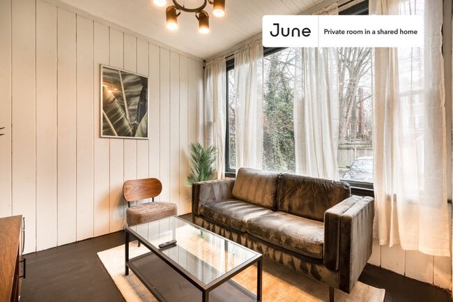 Room in Shared 5 bed/2 bath home in Cleveland Park