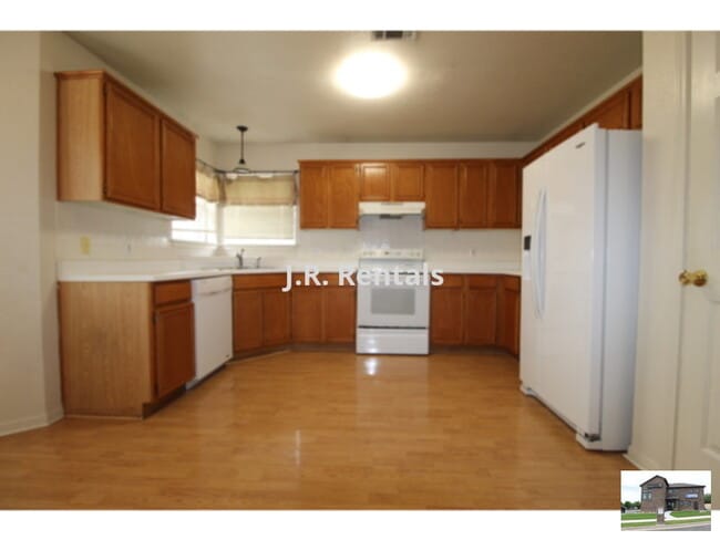 Photo - 5211 James Loop