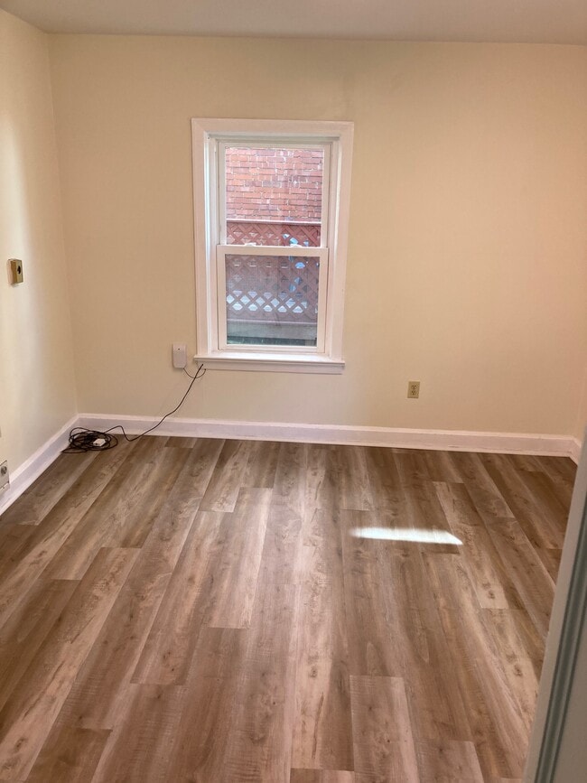 Building Photo - 718 Willey St Unit c