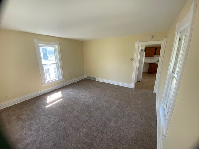 Sala de estar - 608 S Main St Unidad C