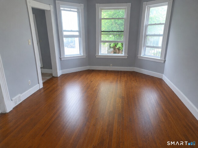 Photo - 170 Franklin St