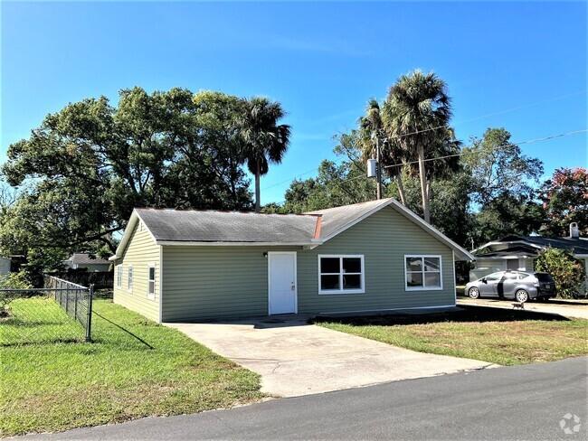 Building Photo - Charming 3BR/1BA Zephyrhills Home