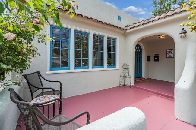 Studio porch - 1360 Hopkins St Apartamentos Unidad Studio