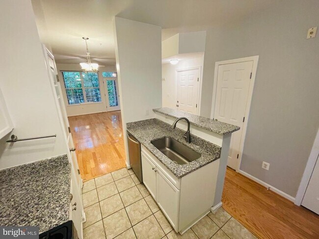 Photo - 2665 Manhattan Pl
