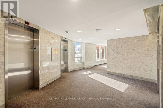 Photo - 915 Elmsmere Rd Unité 502