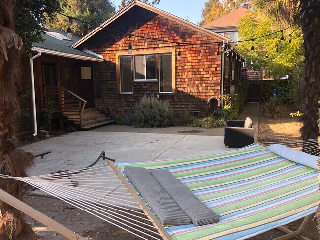 Photo - 2212 Parker St