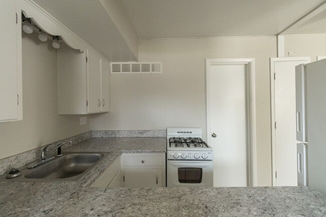 Photo - 1027 Southpark Dr Unit 1
