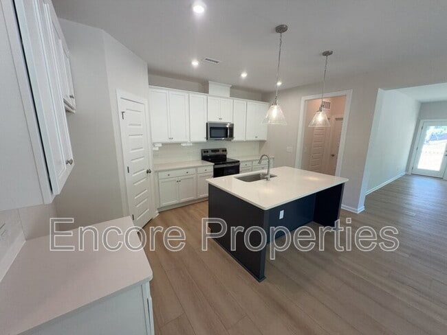 Photo - 135 Little Gem Ln
