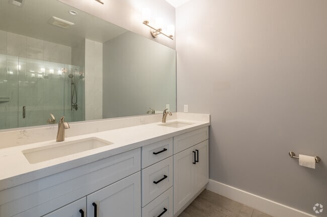 3BR, 2BA - 1,370SF - Primary Bathroom - 520 El Camino Real