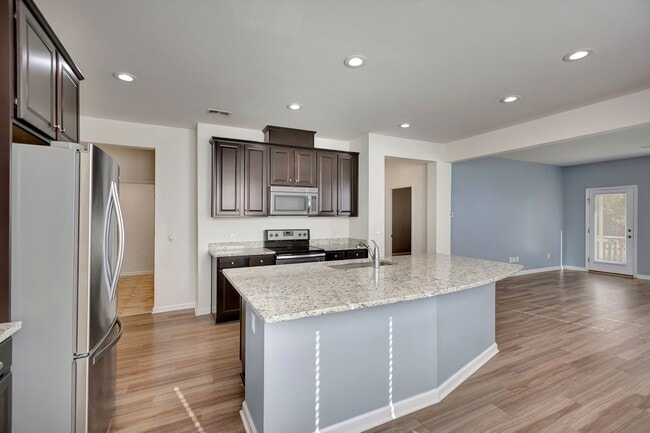 Building Photo - Beautiful 3-Bed Drakesborough Home with Do...