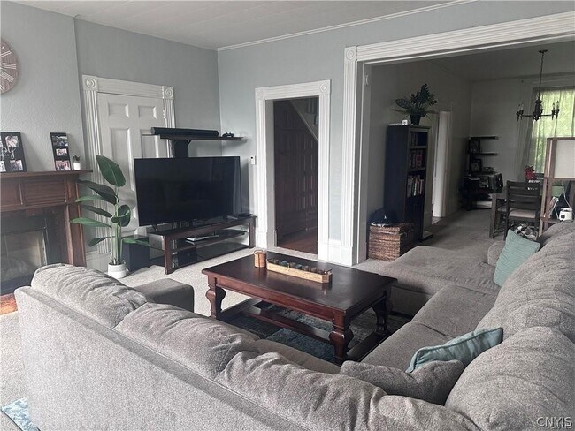 Photo - 423 West St