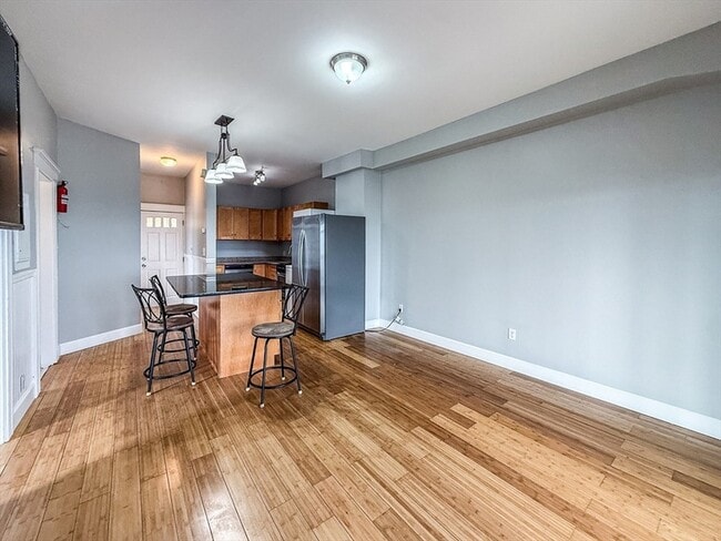 Photo - 120 Gladstone St Unit 3