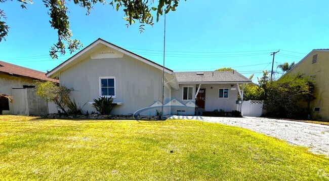 Building Photo - Charming 3 Bedroom 2 Bathroom Rental