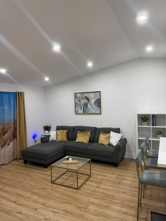 Building Photo - 20423 NW 29th Pl Unit ID1471918P