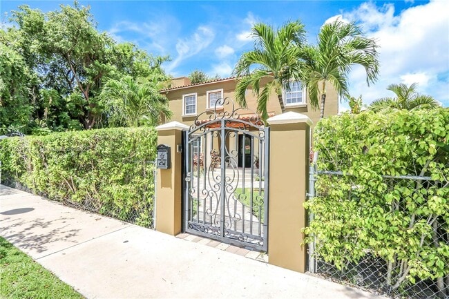 Photo - 1700 SW 14th Ave