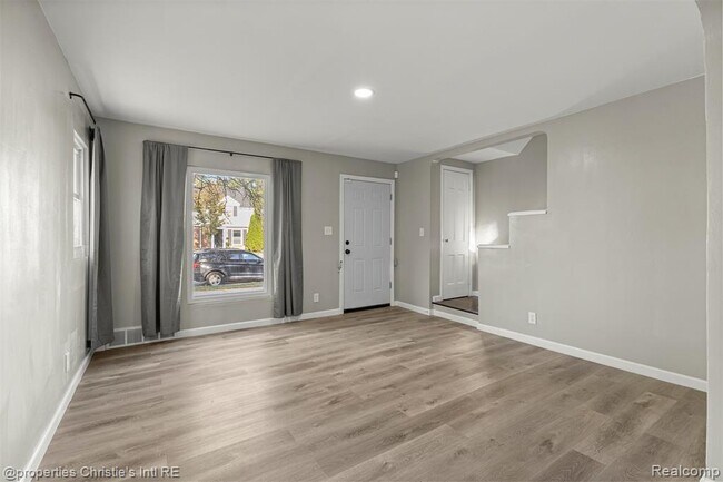 Photo - 10838 Nottingham Rd