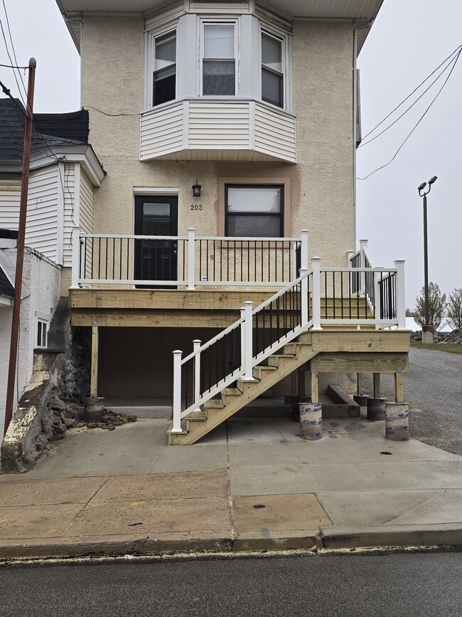 Building Photo - 203 Forrest Ave Unit 6