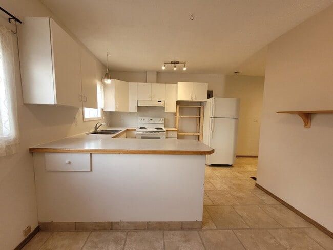 Photo - 11232-11105 105 Ave