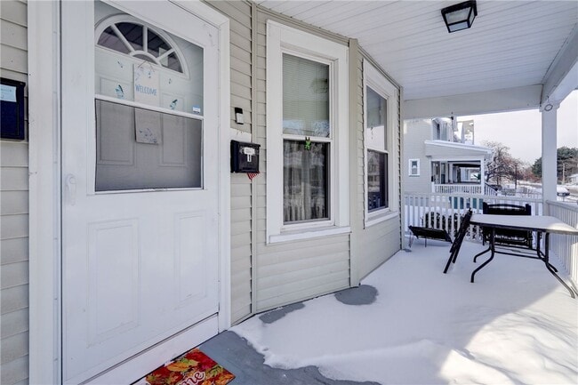 Photo - 183 Union St N