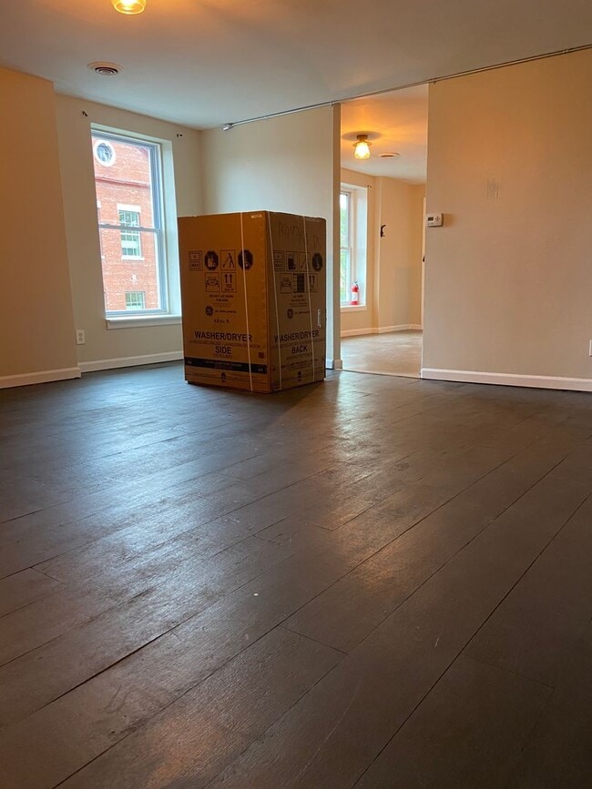 Photo - 585 Niagara St Unit 4