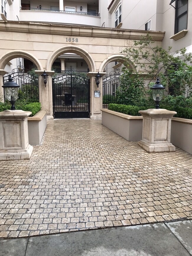 Photo - 1658 Camden Ave Unit 203