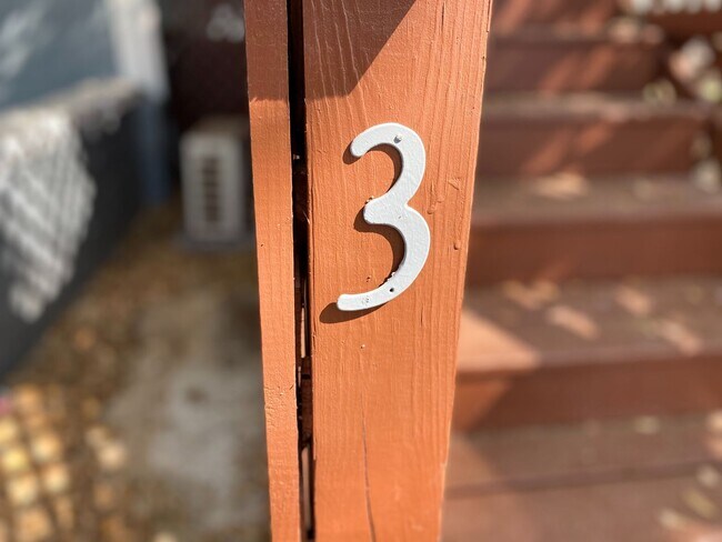 Photo - Updated 1Bd 1Ba apartment Historic home cl... Unidad 241 Post Ave Apt 3