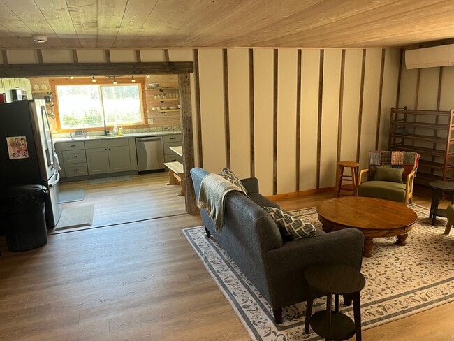 Photo - Farmhouse on 20 acres- Fully Furnished