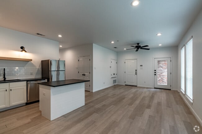2BR, 2BA - 1150SF - Living Room