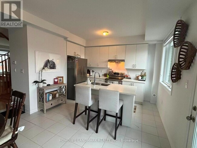 Photo - 63 Sorbara Wy