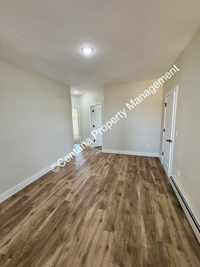 Photo - 614 N Alaska St Unidad Upstairs